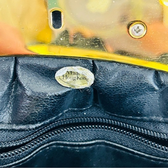 Vintage leather clutch with gold chain - Picture 9 of 9